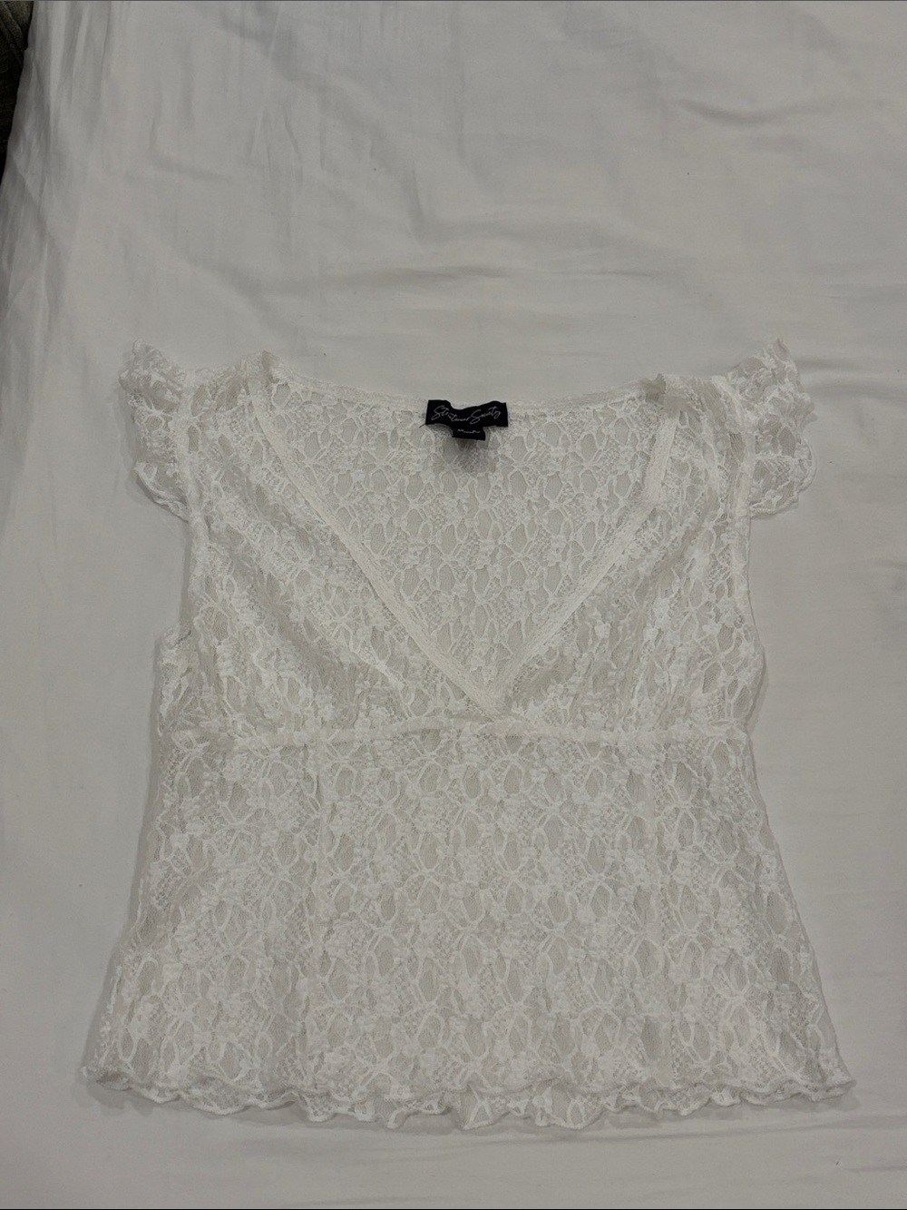 Streetwear Society White Lace V-Neck Cap Sleeve Blouse